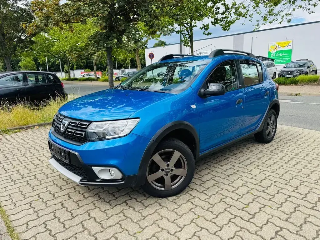 Gebraucht Dacia Sandero Celebration 90 PS (66 kW) 2018 Blau Limousine