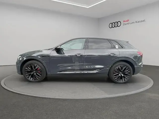 Gebraucht Audi Q8 e-tron S-Line 300 kW (408 PS) 2023 Magnetgrau SUV