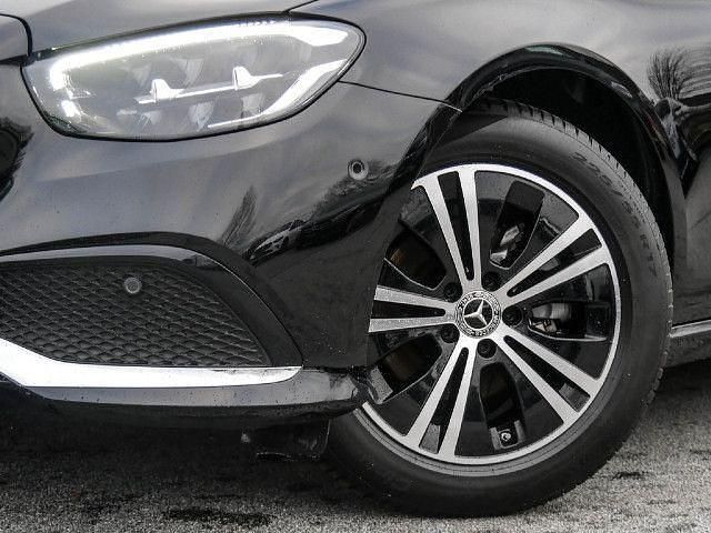Gebraucht Mercedes E200 Avantgarde 160 PS (117 kW) 2023 Schwarz Limousine