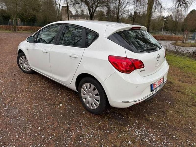 Gebraucht Opel Astra 150 PS (110 kW) 2013 Weiß Kombi
