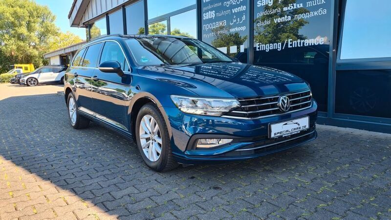 Blau Gebraucht 2020 VW Passat Business Kombi | 17.490 € (Superpreis) - Bild 1/4