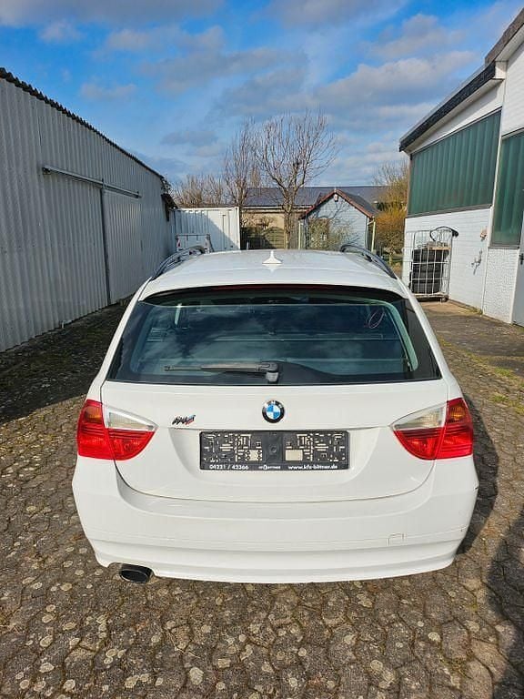 Gebraucht BMW 320 163 PS (119 kW) 2008 Weiß Kombi