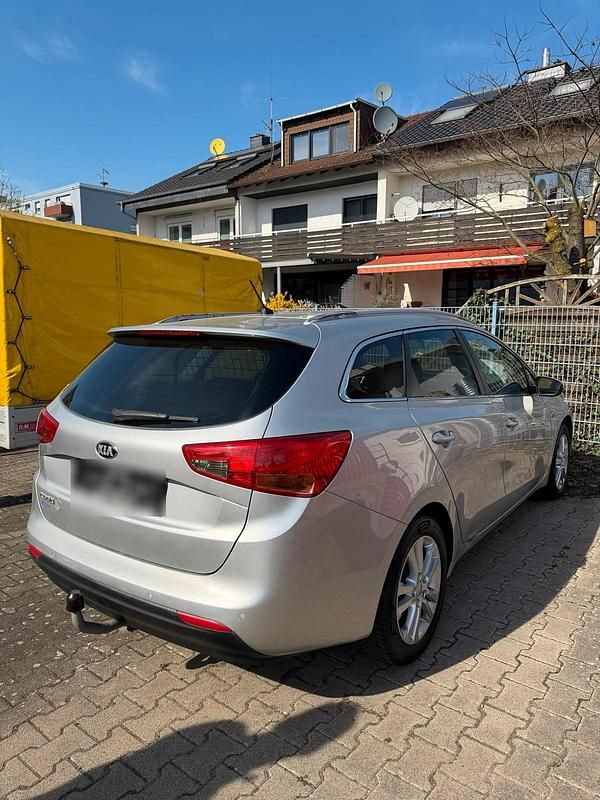 Gebraucht Kia Ceed 135 PS (99 kW) 2015 Silber Kleinwagen
