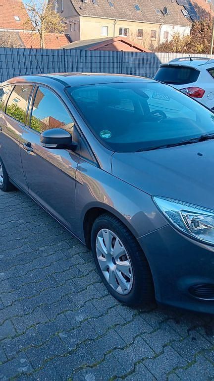 Gebraucht Ford Focus Trend 125 PS (91 kW) 2013 Braun Limousine