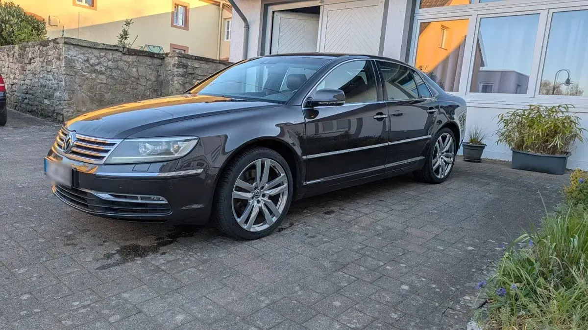 Gebraucht VW Phaeton 239 PS (175 kW) 2011 Braun Limousine
