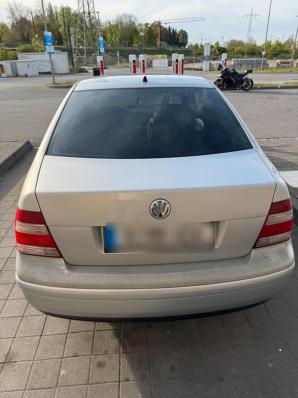 Second-hand VW Bora 105 CP (77 kW) 2000 Argintiu Berlinǎ