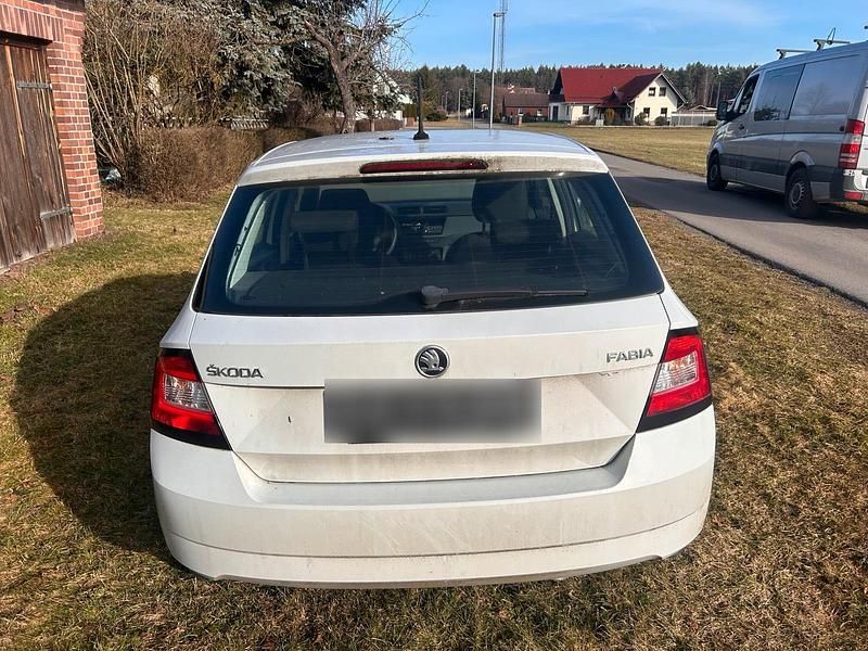 Gebraucht Skoda Fabia 75 PS (55 kW) 2017 Weiß Kleinwagen