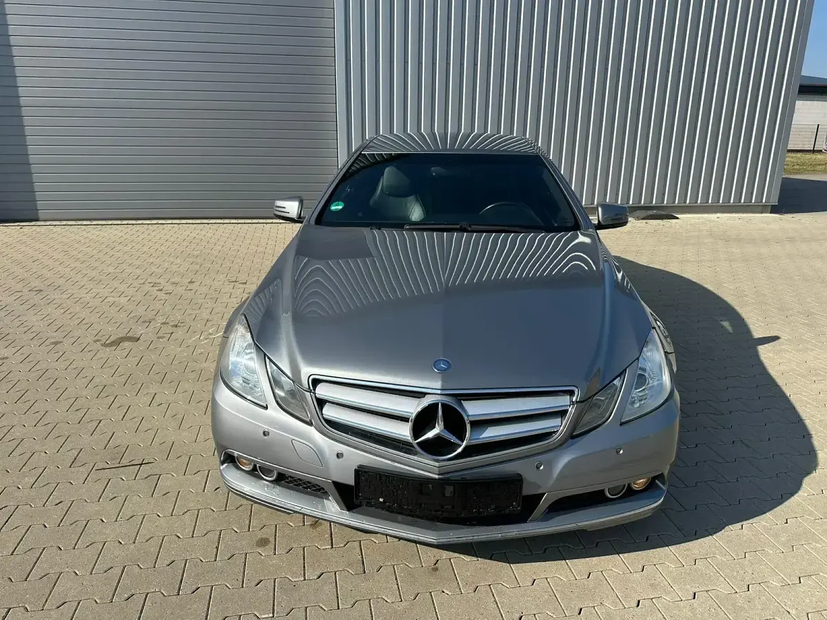 Gebraucht Mercedes E250 204 PS (150 kW) 2010 Silber Coupé