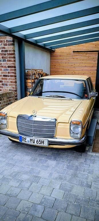 Gebraucht Mercedes 200 95 PS (69 kW) 1974 Beige Limousine