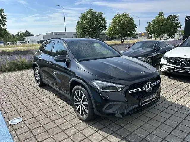 Gebraucht Mercedes GLA250 Progressive 160 PS (117 kW) 2023 Schwarz SUV