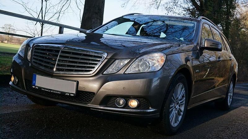 Gebraucht Mercedes E350 Elegance 231 PS (169 kW) 2010 Braun Limousine