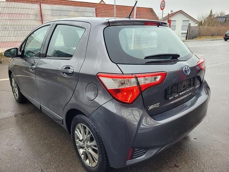Gebraucht Toyota Yaris Hybrid Comfort 75 PS (55 kW) 2017 Grau Limousine