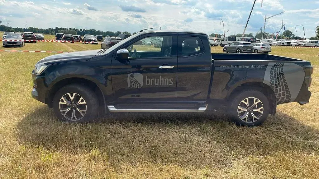 Gebraucht Isuzu D-Max 163 PS (119 kW) 2023 Schwarz Pickup