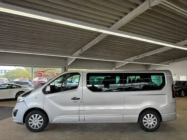 Usata Opel Vivaro 146 CV (107 kW) 2017 Argento Monovolume