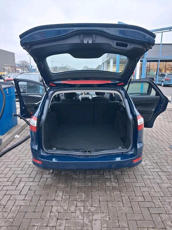 Gebraucht Ford Mondeo 150 PS (110 kW) 2009 Blau Kombi