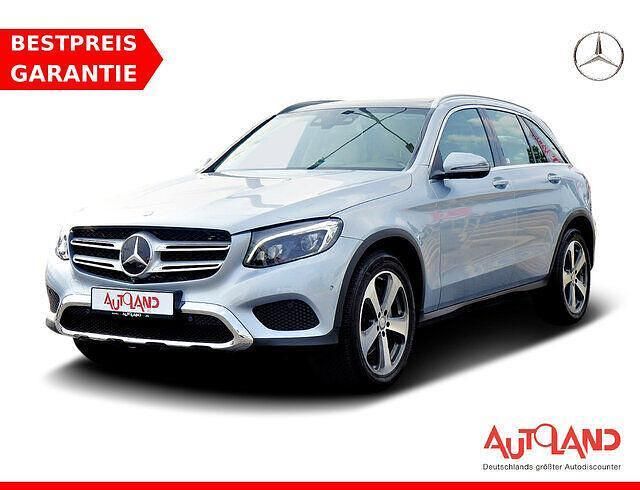 Diamantsilber metallic (metallic) Gebraucht 2016 Mercedes GLC250 SUV | 29.490 € (Fairer Preis) - Bild 1/4