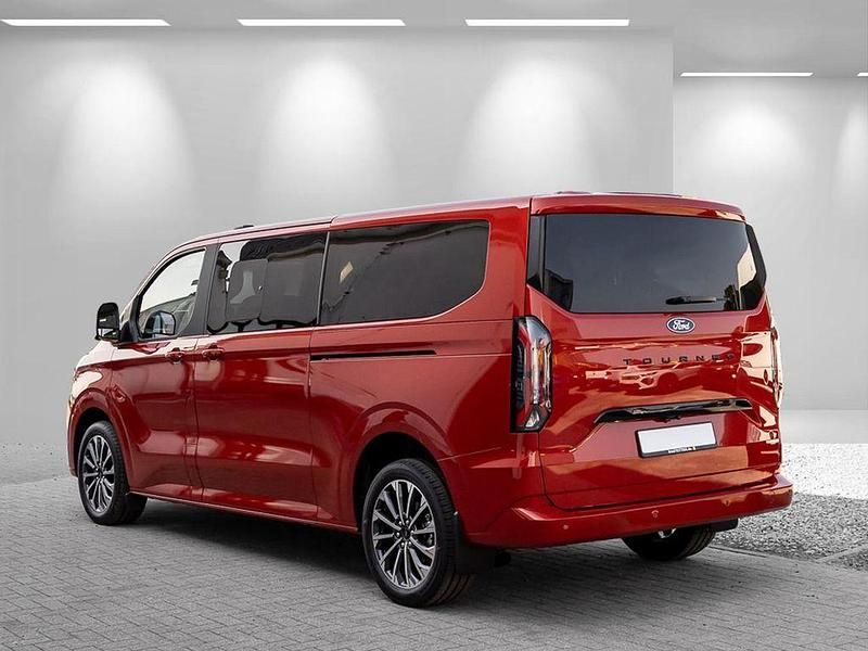 Neu Ford Tourneo Titanium X 150 PS (110 kW) 2025 Artisan red Van / Kleinbus