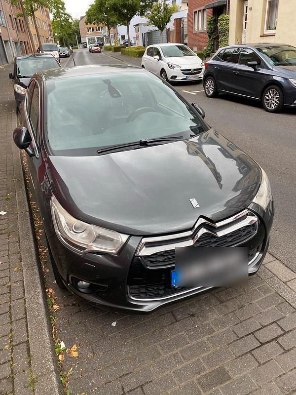 Grau Gebraucht 2012 Citroën DS4 Kleinwagen | 6.200 € (Guter Preis) - Bild 1/4