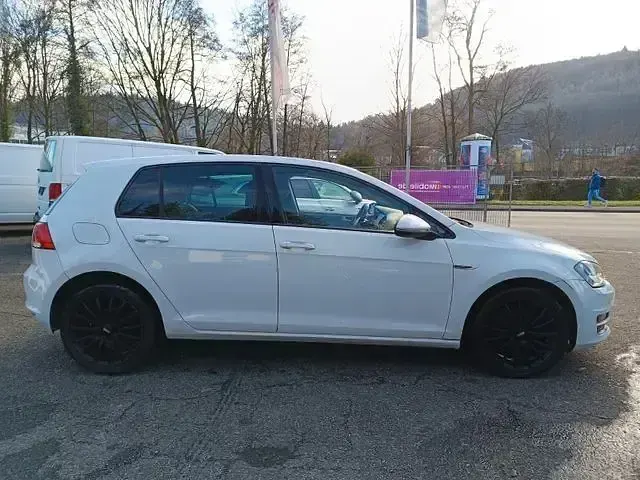 Gebraucht VW Golf VII LOUNGE 150 PS (110 kW) 2015 Pure white Limousine