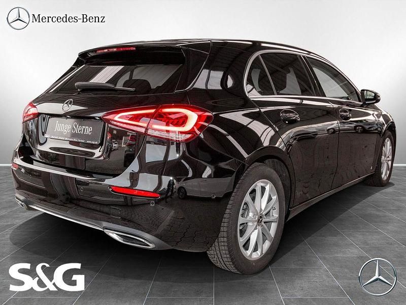 Gebraucht Mercedes A180 Advanced 136 PS (100 kW) 2022 Unilack nachtschwarz Limousine