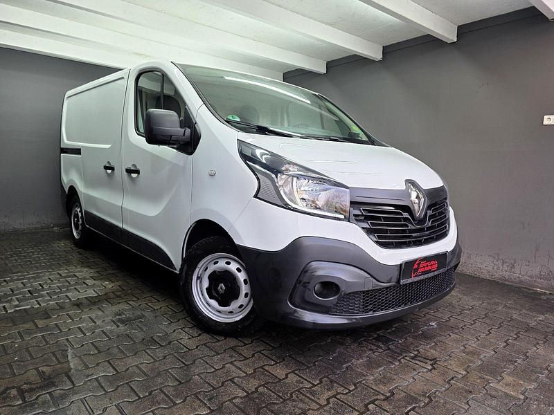 Second-hand Renault Trafic 121 CP (88 kW) 2017 Alb Monovolum