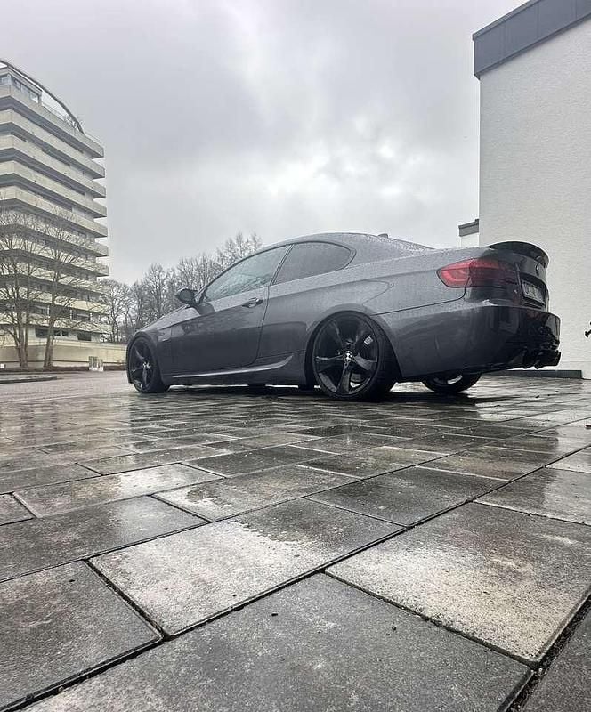 Gebraucht BMW 330 231 PS (169 kW) 2007 Grau Coupé