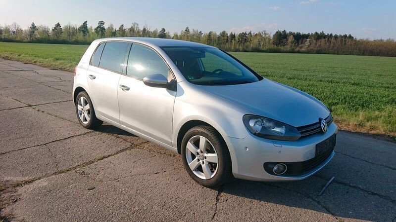 Silber Gebraucht 2011 VW Golf VI Team Limousine | 5.300 € (Superpreis) - Bild 1/4