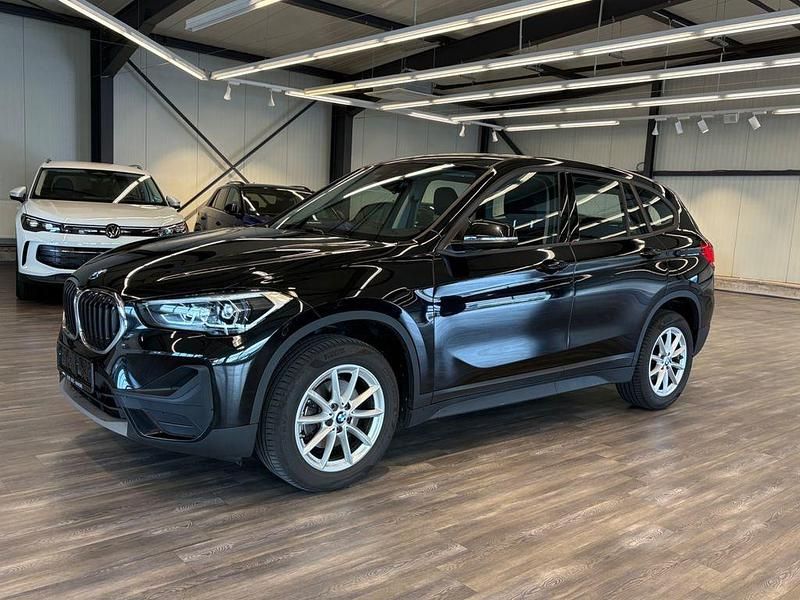 Black sapphire metallic Gebraucht 2022 BMW X1 SUV | 20.150 € (Superpreis) - Bild 1/4