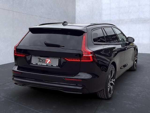 Gebraucht Volvo V60 145 PS (106 kW) 2024 Kombi