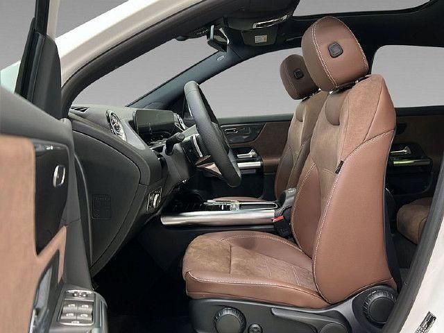 Gebraucht Mercedes GLA200 AMG line 163 PS (119 kW) 2023 Weiß SUV
