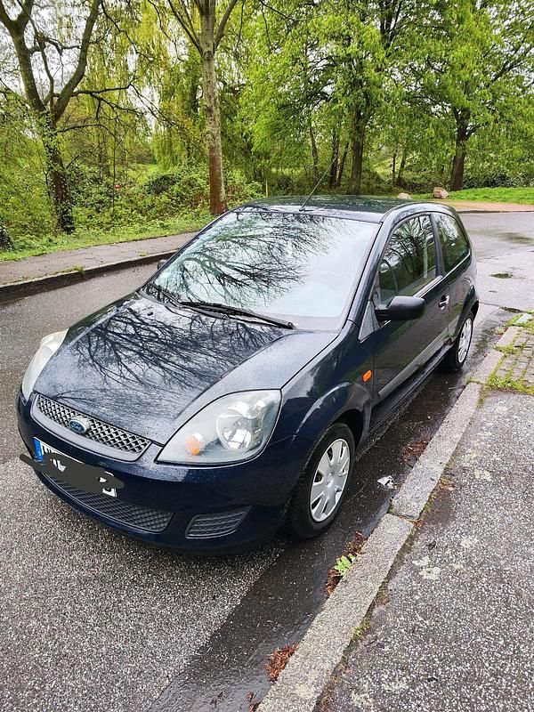 Blau Gebraucht 2007 Ford Fiesta Kleinwagen | 3.300 € (Etwas zu teuer) - Bild 1/4