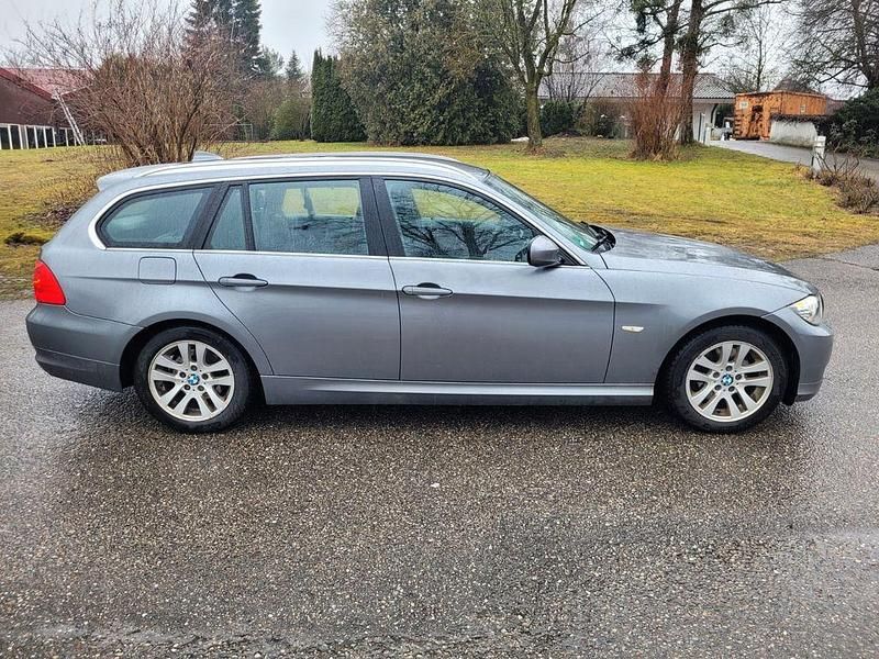 Gebraucht BMW 320 Lifestyle 184 PS (135 kW) 2011 Grau Kombi