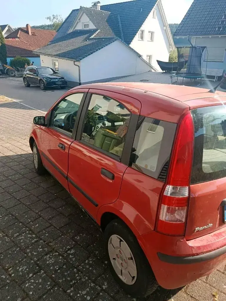 Używany Fiat Panda 54 KM (39 kW) 2005 Czerwony Hatchback