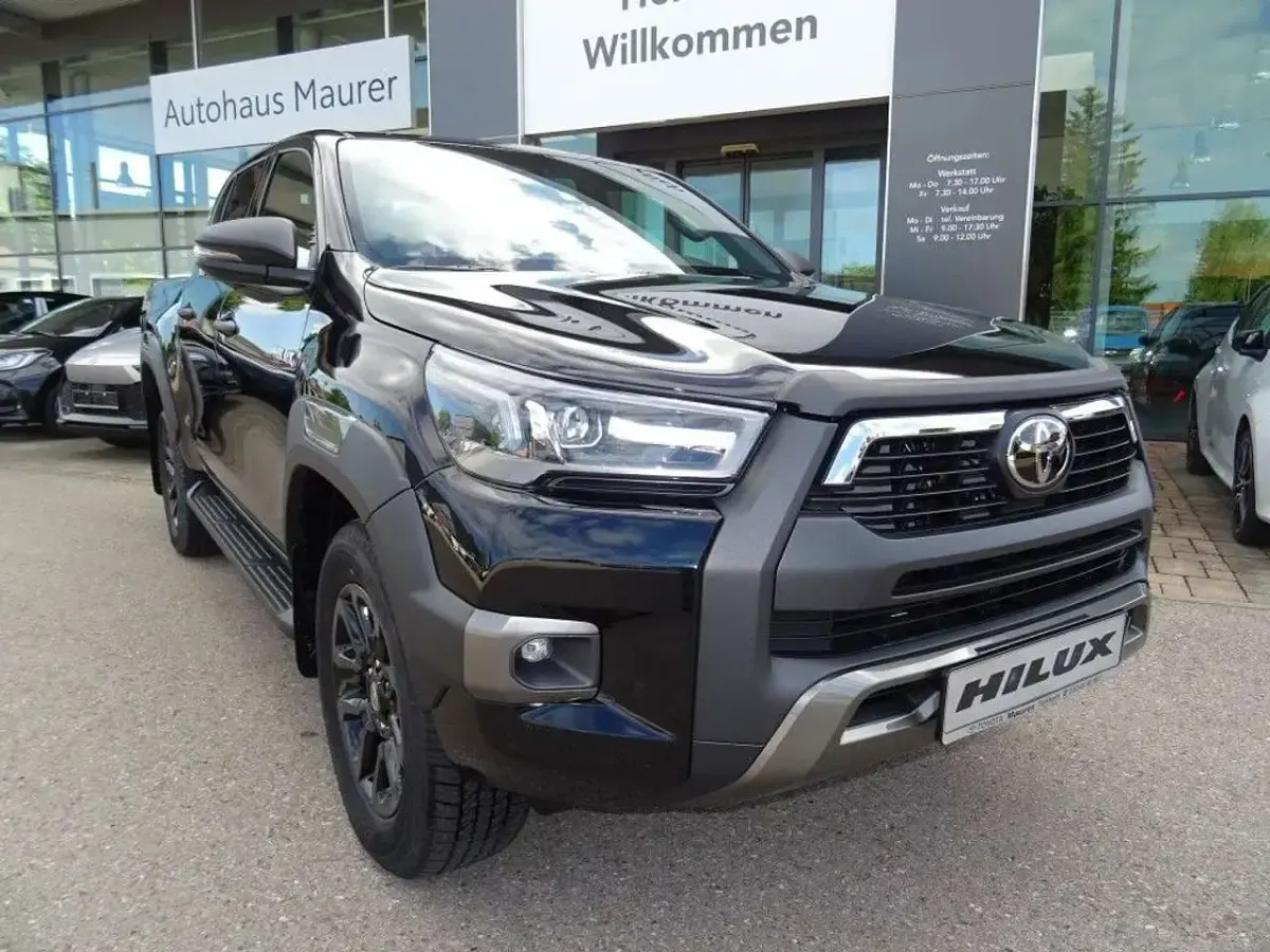 Neu Toyota HiLux Executive 204 PS (150 kW) 2026 Tiefschwarz mica metallic Pickup