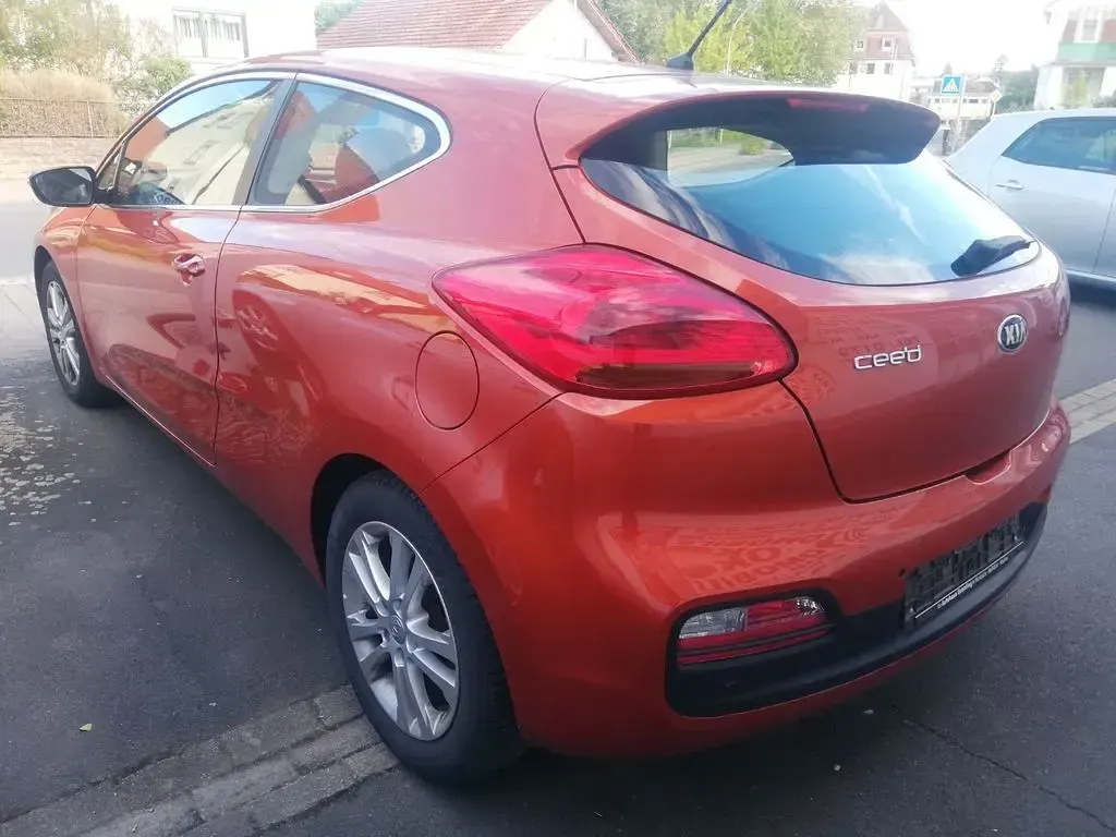 Occasion Kia ProCeed Vision 135 ch (99 kW) 2014 Orange Citadine