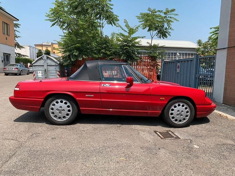 Rot Gebraucht 1991 Alfa Romeo Spider Cabrio | 11.688 € - Bild 1/4