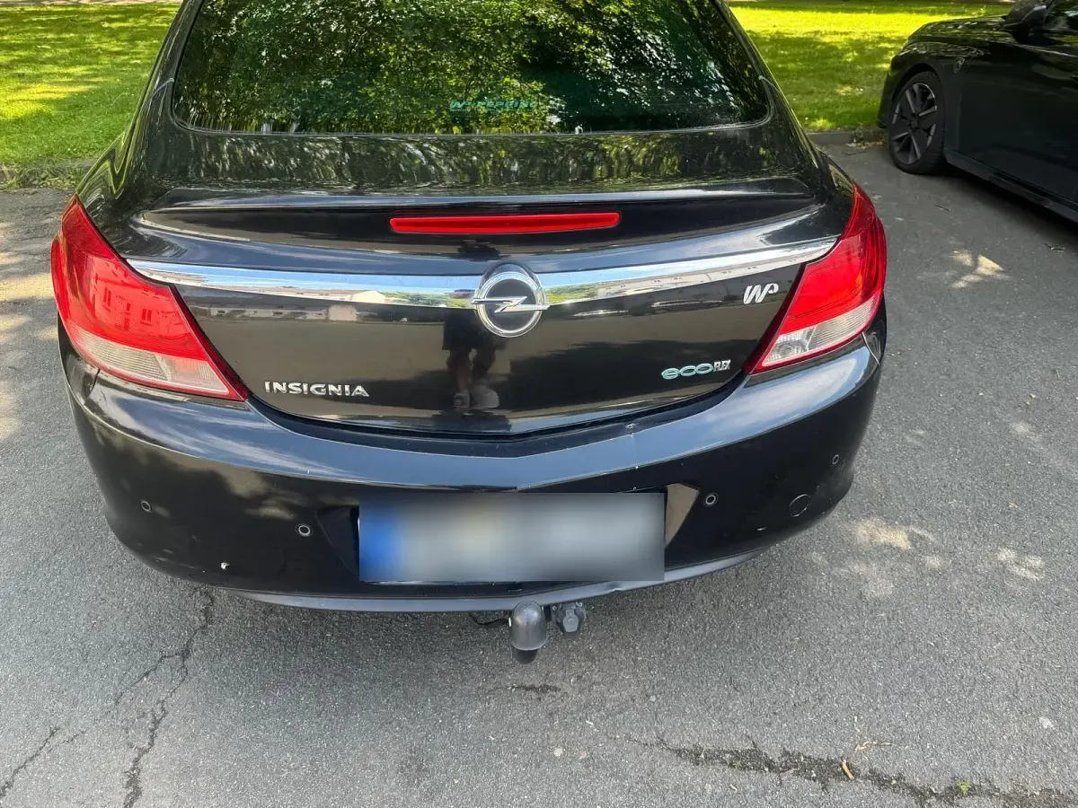 Gebraucht Opel Insignia 160 PS (117 kW) 2011 Schwarz Limousine