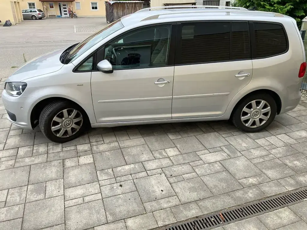 Gebraucht VW Touran Life 105 PS (77 kW) 2014 Silber Van / Kleinbus