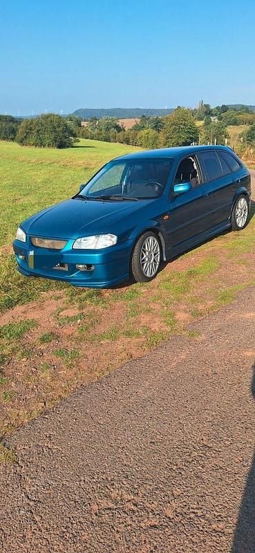 Grün Gebraucht 1999 Mazda 323F Sportive Limousine | 2.000 € (Fairer Preis) - Bild 1/4