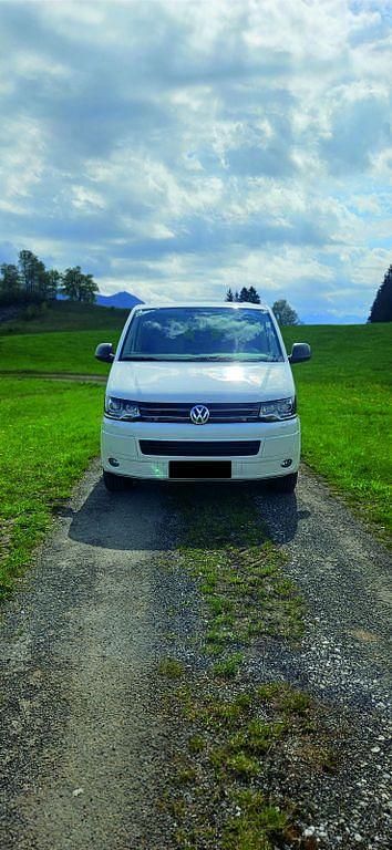 Usado VW Multivan 140 HP (102 kW) 2012 Branco Monovolume