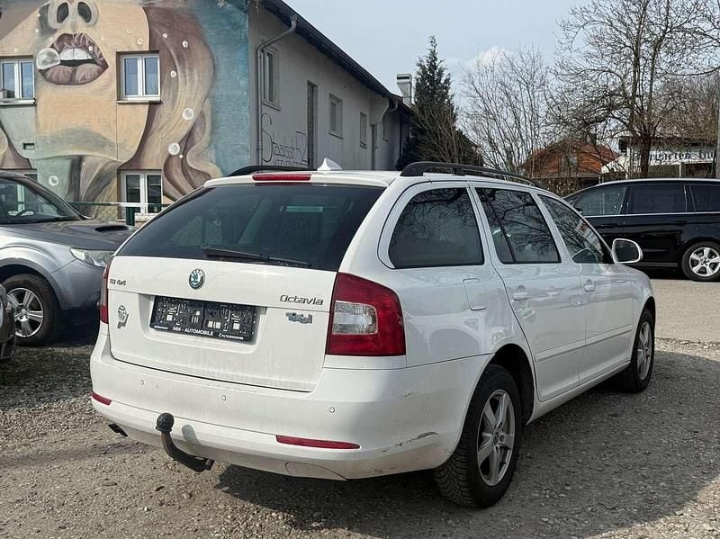 Gebraucht Skoda Octavia Elegance 105 PS (77 kW) 2013 Candyweiss Kombi