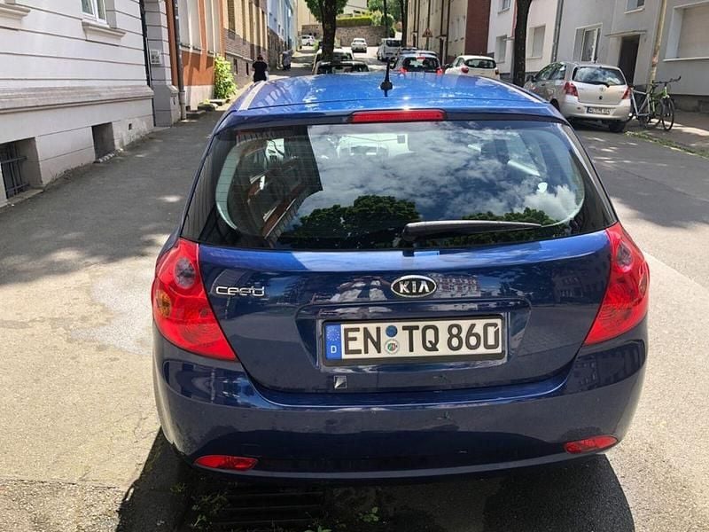 Gebraucht Kia Ceed 90 PS (66 kW) 2009 Blau Kleinwagen