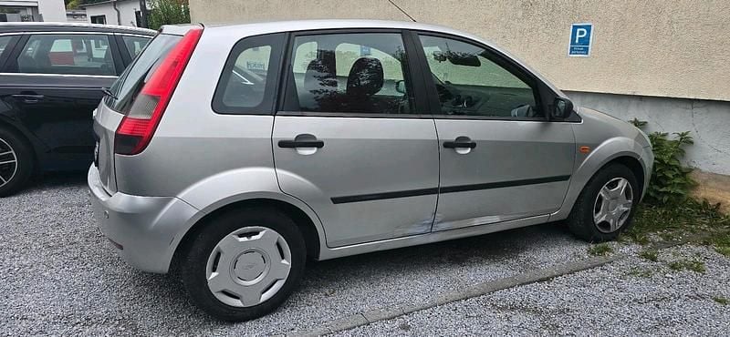 Silber Gebraucht 2005 Ford Fiesta Kleinwagen | 550 € (Superpreis) - Bild 1/4