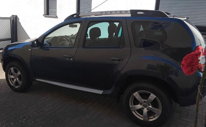Grau Gebraucht 2016 Dacia Duster Essentiel SUV | 7.900 € (Guter Preis) - Bild 1/4