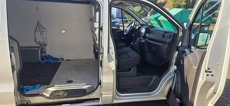 Gebraucht Opel Vivaro 146 PS (107 kW) 2019 Silber Van / Kleinbus