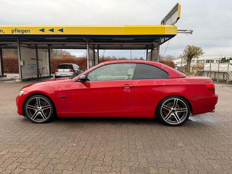 Gebraucht BMW 330 Cabriolet 272 PS (200 kW) 2007 Rot Cabrio