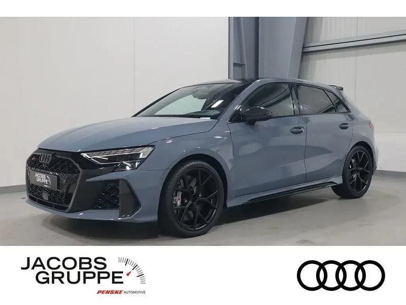 Neu Audi RS3 Ambiente 294 PS (216 kW) 2026 Grau Limousine