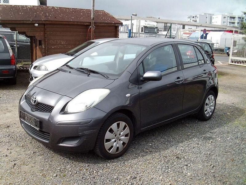 Gebraucht Toyota Yaris Cool 101 PS (74 kW) 2010 Grau Kleinwagen