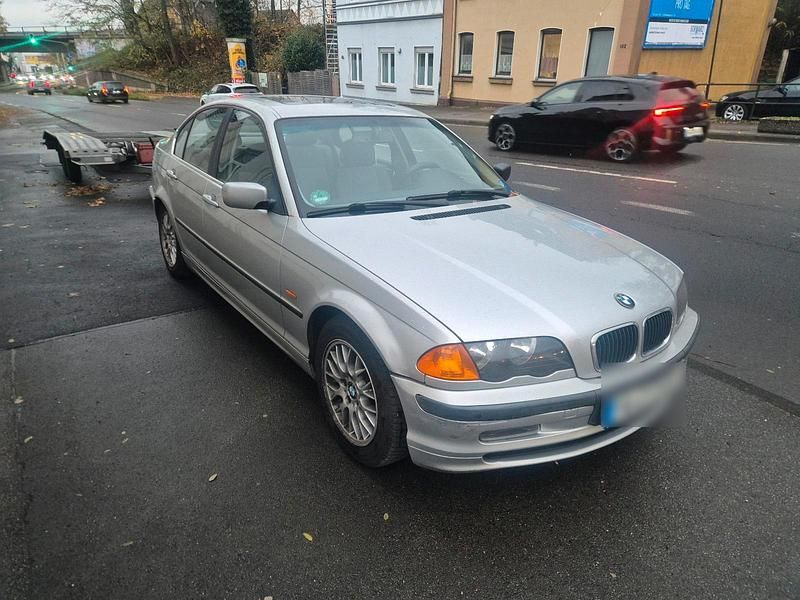 Silber Gebraucht 1999 BMW 323 Limousine | 3.700 € (Fairer Preis) - Bild 1/4