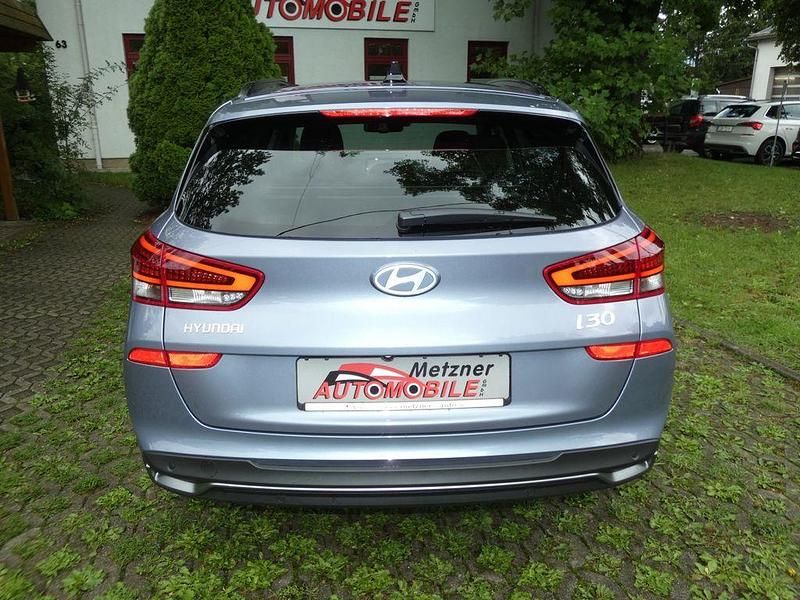 Neu Hyundai i30 140 PS (102 kW) 2025 Blau Limousine